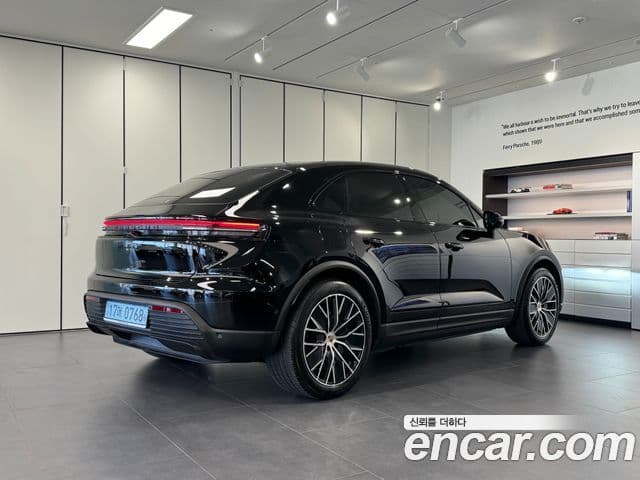 Porsche Macan EV базовый 4, 2025 2