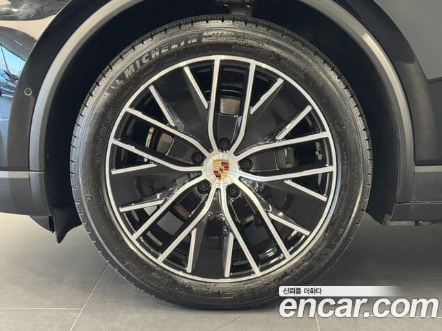 Porsche Macan EV базовый 4, 2025 все фото