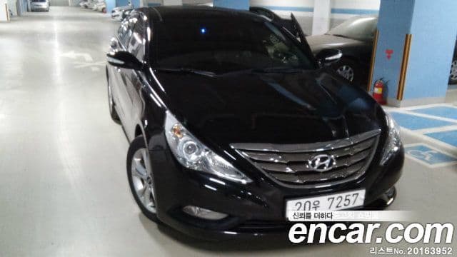 Hyundai YF Sonata топовая версия, 2010 3