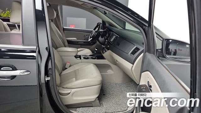 Kia The / новый New Carnival Luxury, 2019 11