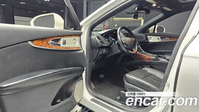 Lincoln MKX 2세대, 2016 10