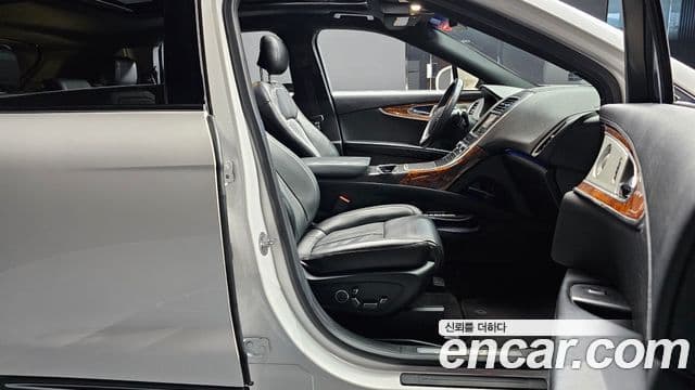 Lincoln MKX 2세대, 2016 11