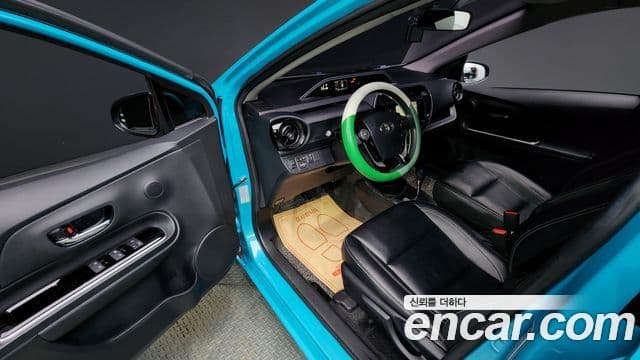 Toyota 프리우스 C, 2018 10