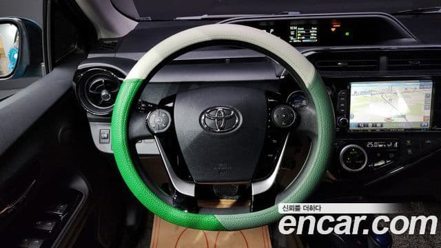 Toyota 프리우스 C, 2018 16