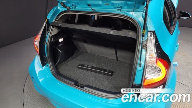 Toyota 프리우스 C, 2018 20