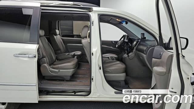 Kia Grand Carnival GLX, 2010 18