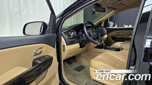 Kia The / новый New Carnival VIP, 2020 11