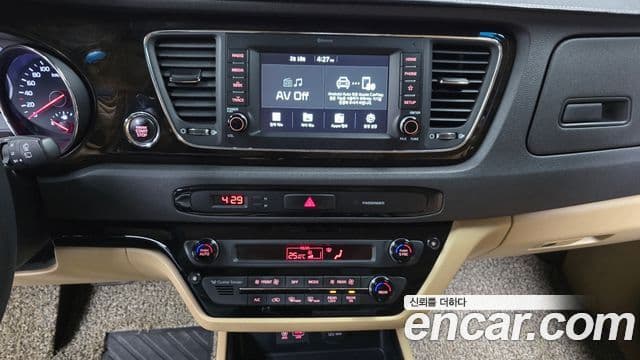 Kia The / новый New Carnival VIP, 2020 14