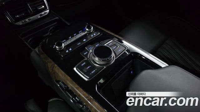 Genesis EQ900 Prestige, 2016 18