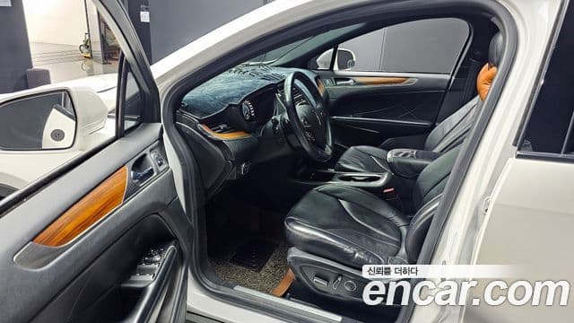 Lincoln MKC, 2017 12