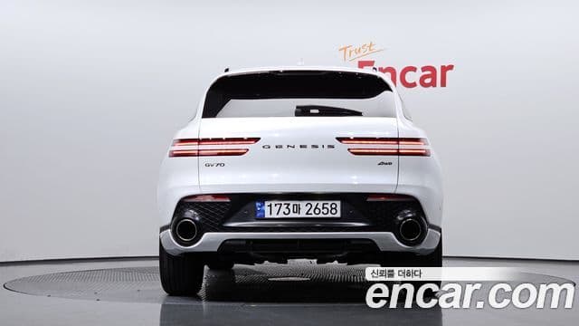 Genesis GV70, 2023 4
