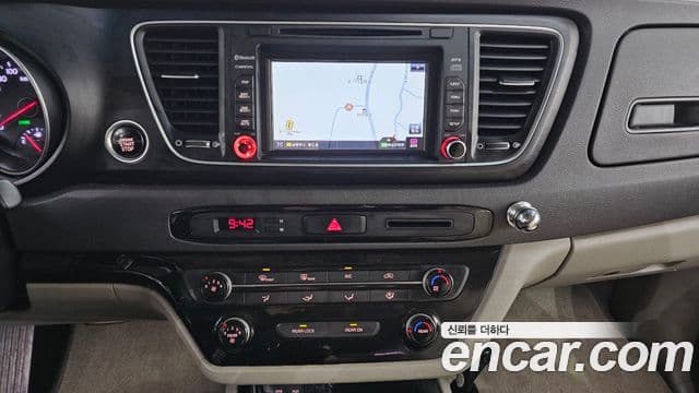 Kia All New Carnival 9인승 High Limousine(компания по спецнадстройкам), 2015 14