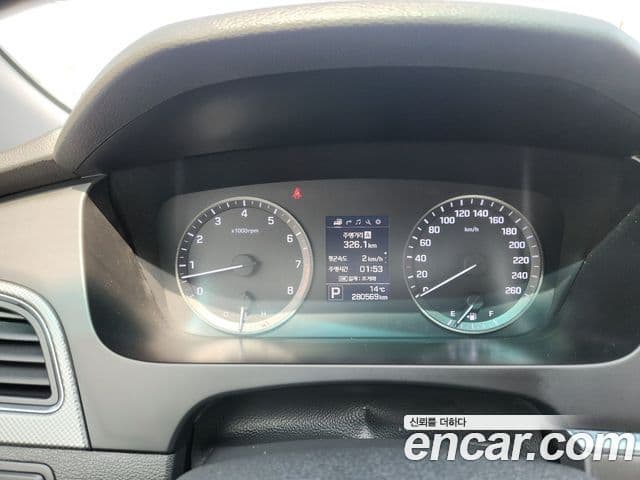 Hyundai LF Sonata Premium, 2015 10