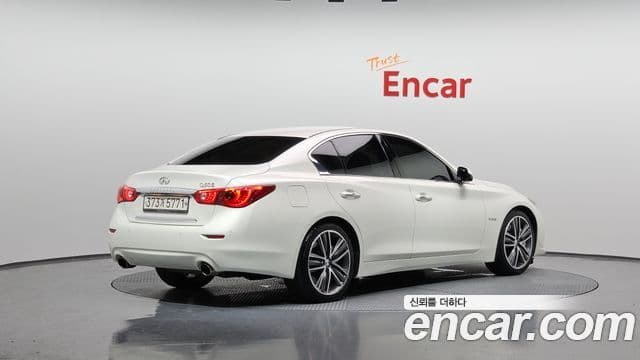 Infiniti Q50 3.5 гибрид Essence, 2016 2