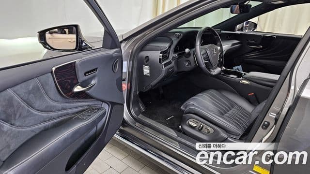 Lexus LS500h 5세대 3.5 Luxury AWD, 2024 10
