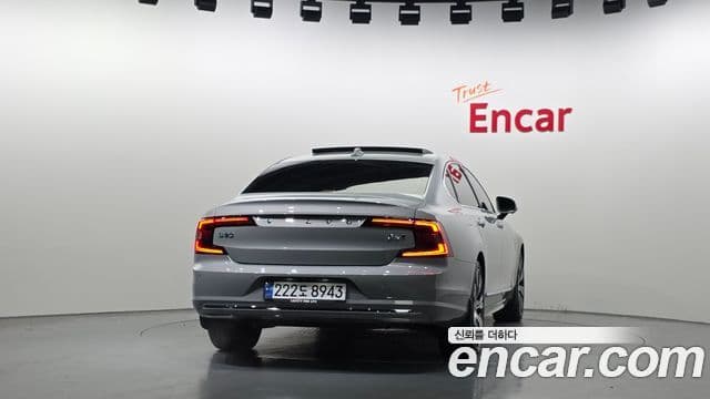 Volvo S90 B6 AWD Ultra Bright, 2025 4