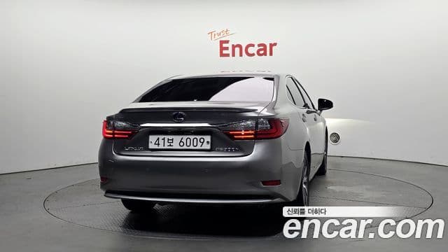 Lexus New ES300h XV60, 2018 4