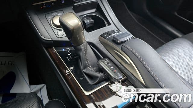 Lexus New ES300h XV60, 2018 9