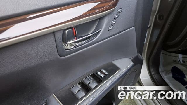 Lexus New ES300h XV60, 2018 13