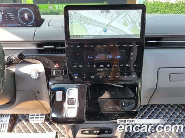 Hyundai Staria лимузин, 2023 11