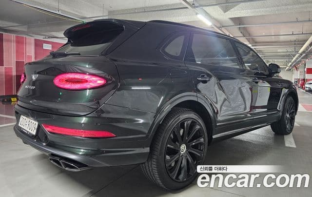 Bentley Bentayga 4.0 V8 EWB Mulliner, 2024 3