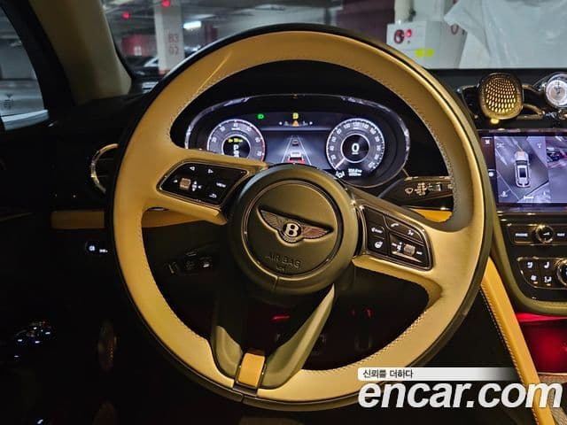 Bentley Bentayga 4.0 V8 EWB Mulliner, 2024 9