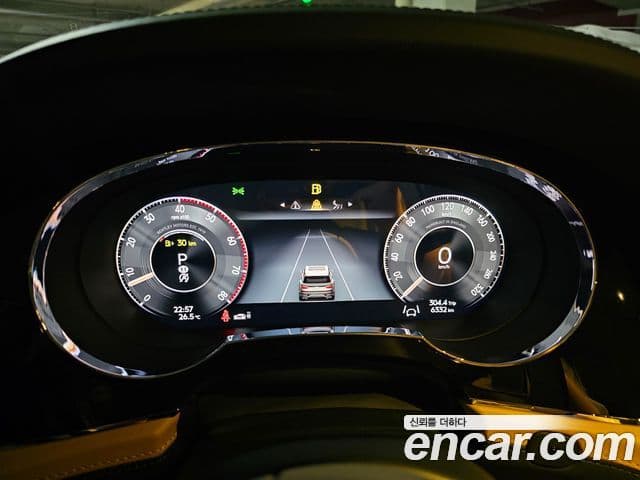 Bentley Bentayga 4.0 V8 EWB Mulliner, 2024 10