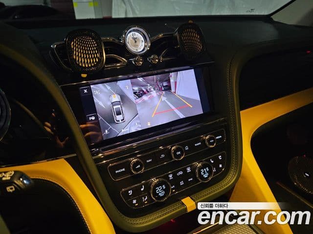 Bentley Bentayga 4.0 V8 EWB Mulliner, 2024 14