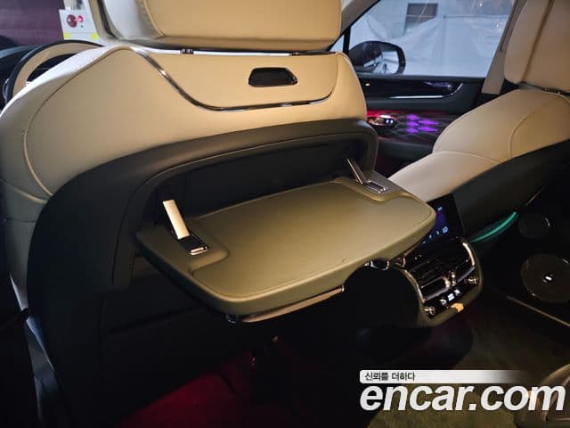 Bentley Bentayga 4.0 V8 EWB Mulliner, 2024 15