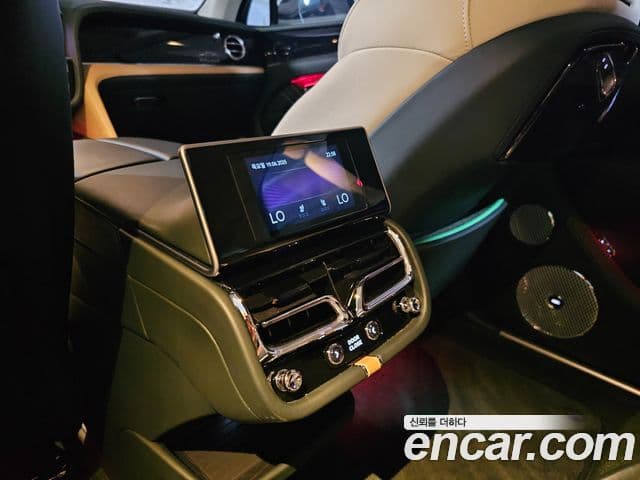 Bentley Bentayga 4.0 V8 EWB Mulliner, 2024 16