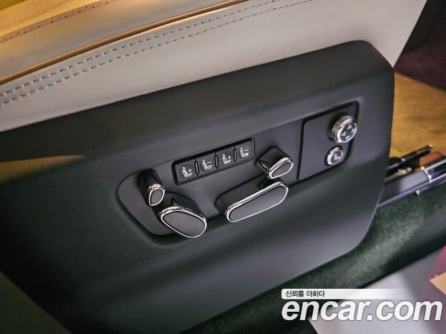 Bentley Bentayga 4.0 V8 EWB Mulliner, 2024 17