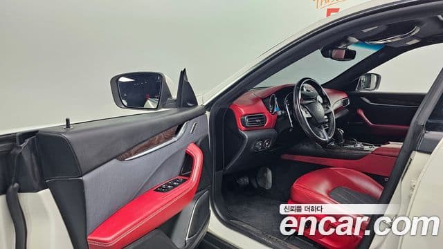 Maserati Levante 3.0 AWD GranLusso, 2017 10