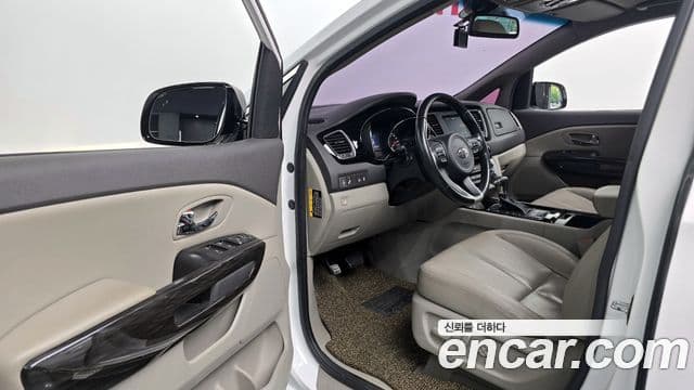 Kia All New Carnival VIP, 2018 11