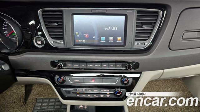 Kia All New Carnival VIP, 2018 15