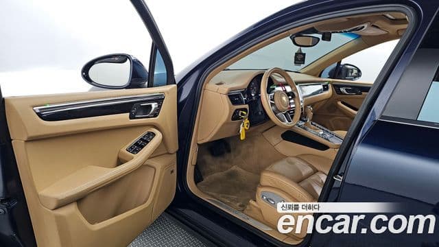 Porsche Macan 95B, 2017 10