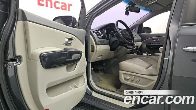 Kia All New Carnival Prestige, 2015 10