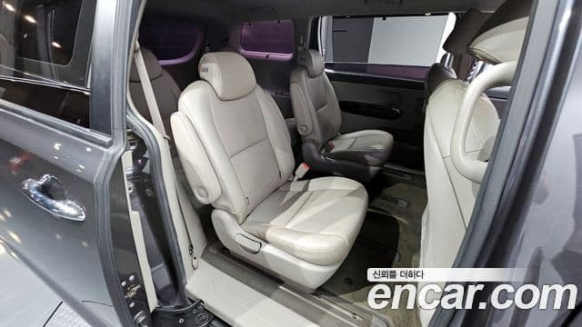 Kia All New Carnival Prestige, 2015 12