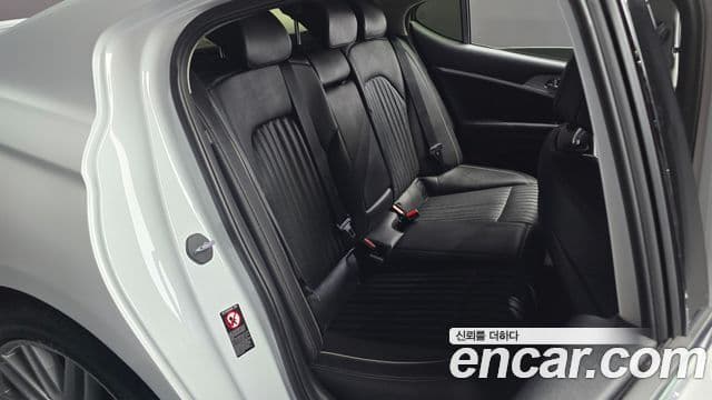 Genesis G70 Elite, 2020 12