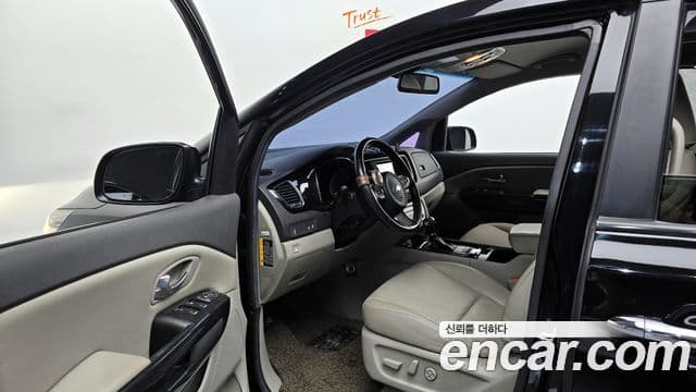 Kia All New Carnival Prestige, 2015 11