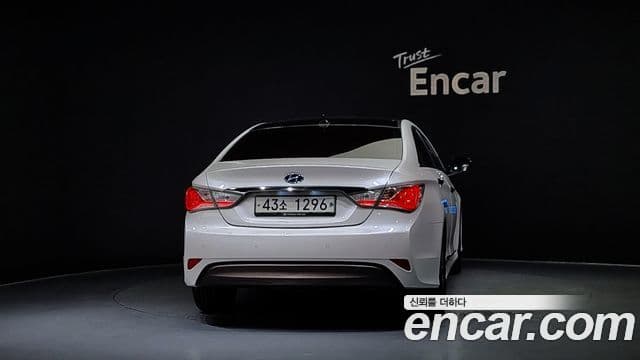 Hyundai Sonata гибрид Premium, 2014 4