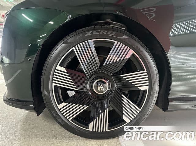 Rolls-Royce Spectre купе, 2024 6