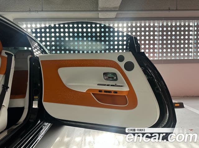 Rolls-Royce Spectre купе, 2024 8