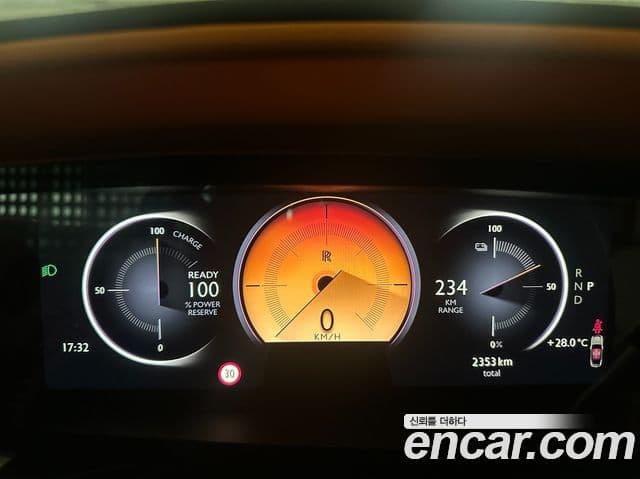 Rolls-Royce Spectre купе, 2024 13