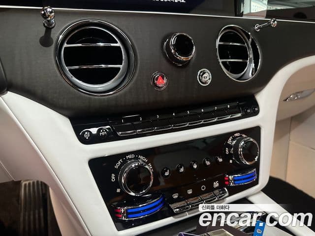 Rolls-Royce Spectre купе, 2024 15