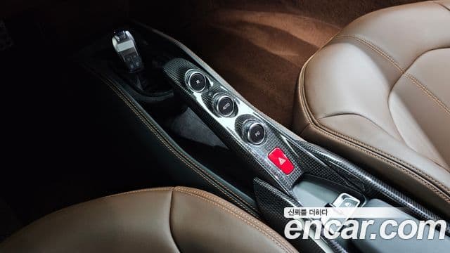 Ferrari F8 트리뷰토 3.9 V8, 2022 9