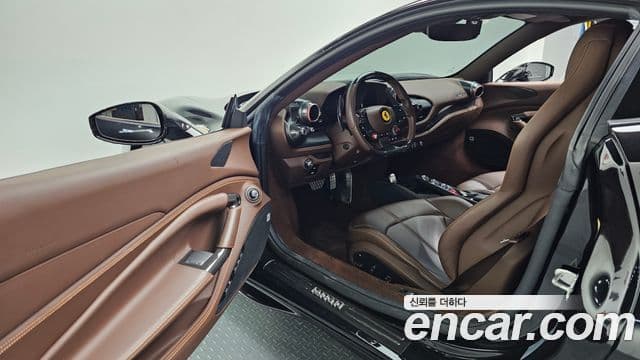 Ferrari F8 트리뷰토 3.9 V8, 2022 10