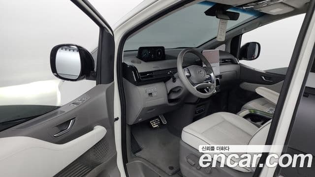 Hyundai Staria лимузин, 2023 10