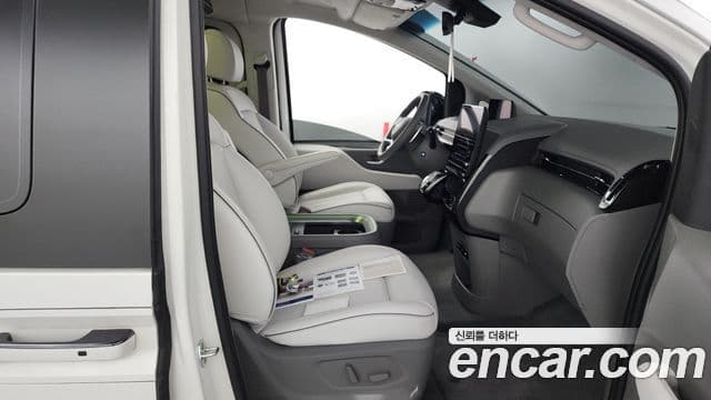 Hyundai Staria лимузин, 2023 11