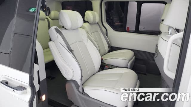 Hyundai Staria лимузин, 2023 12