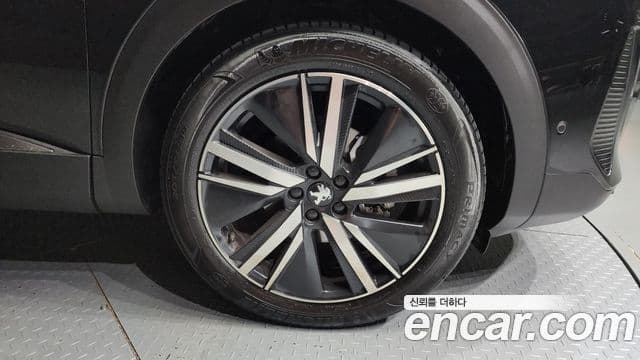 Peugeot 5008 2세대 1.2 Pure Tech GT, 2024 все фото